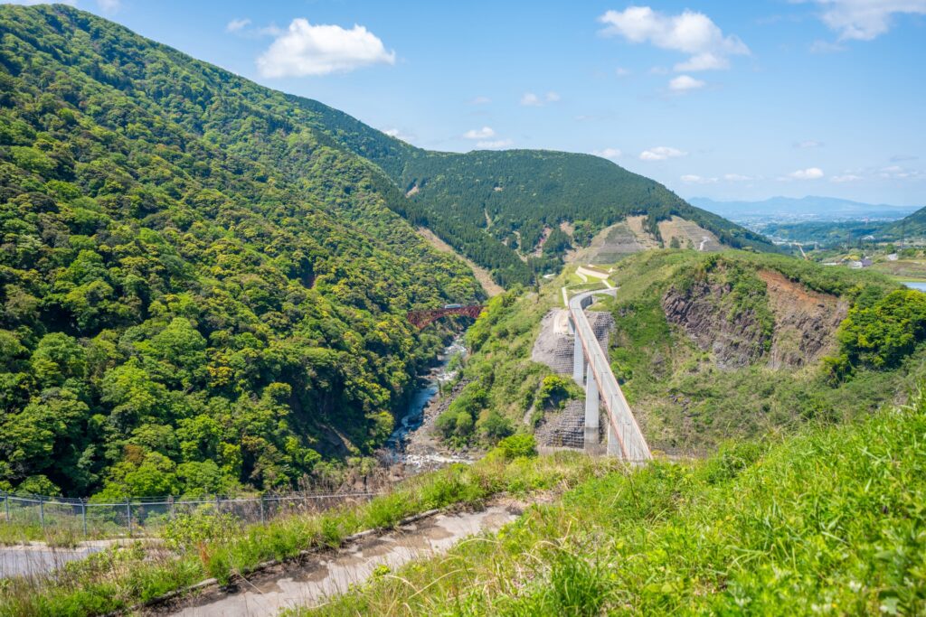 相続した山林の位置が不明なときに課税地番図と公図から土地の場所を探す方法
